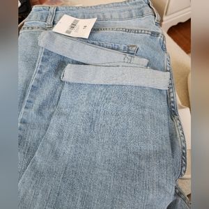 Forever 21 distressed light wash boyfriend jeans